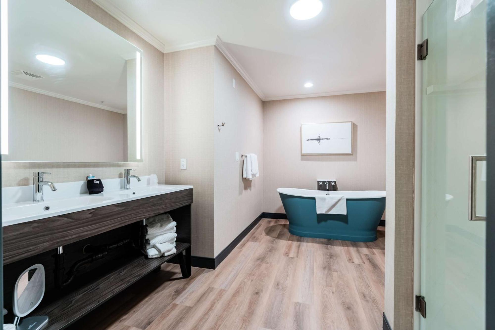 Hotel Nobo Cascade, Tapestry Collection By Hilton Exterior photo